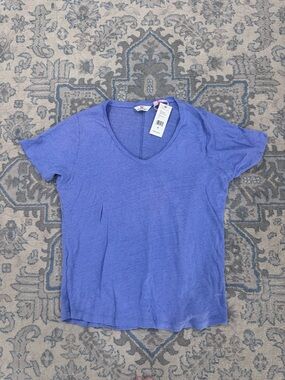 Vineyard Vines Short Sleeve V-Neck Tee in Periwinkle Blue